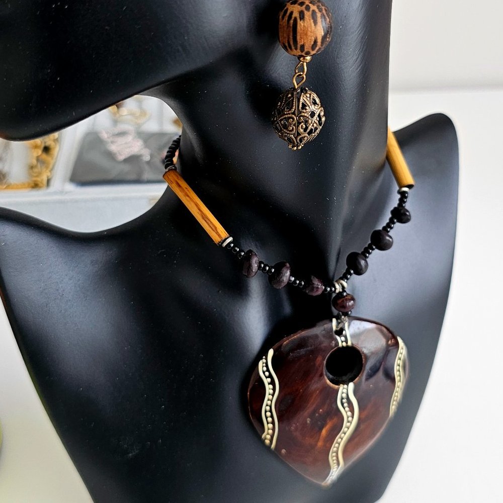 Queen's Command Necklace